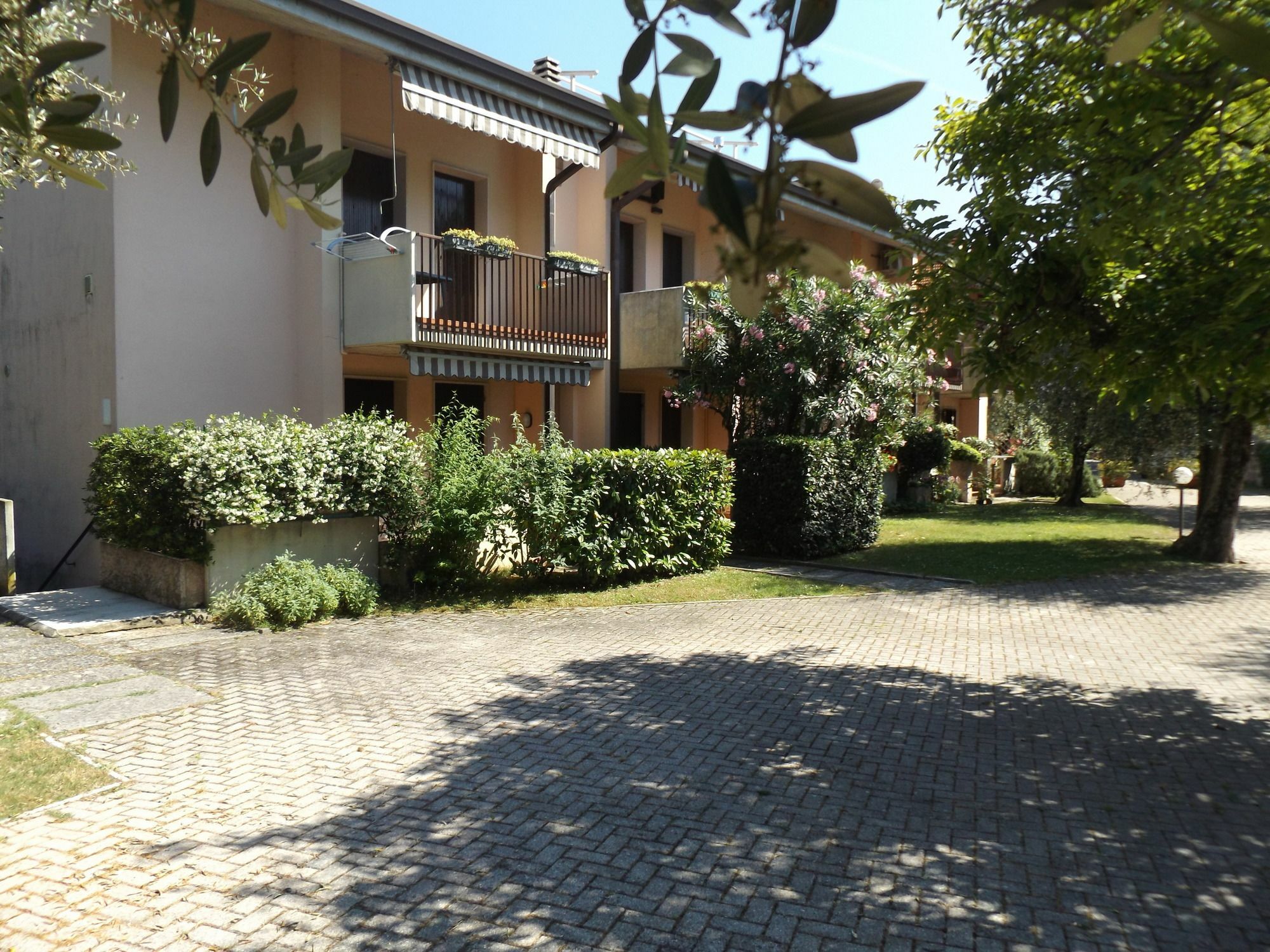 Residenza Riviera Degli Olivi Lägenhet Torri Del Benaco Exteriör bild